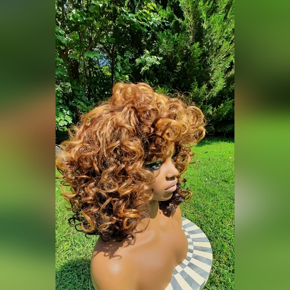 3 tone bouncy curls wig - Picture 3 of 13